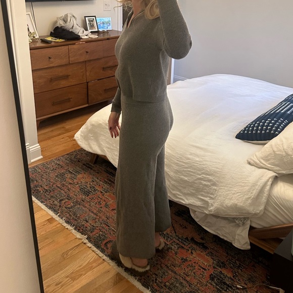 Women's Gray Knit Set - Picture 3 of 6